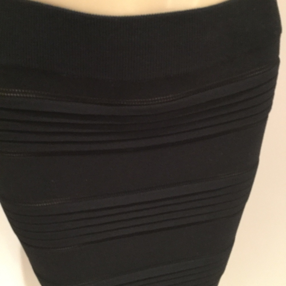 BURBERRY LONDON PLEATED & KNIT PENCIL SKIRT. - Picture 3 of 5